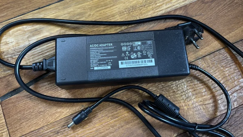 N&auml;tadapter  - Bild 1 av 2