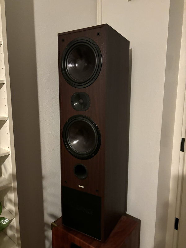 Avance omega 39 högtalare (2) Avance omega 39 högtalare (2) - Bild 1 av 2