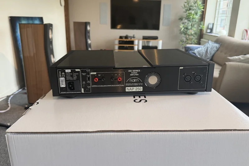 Naim - NAP 250 - Slutsteg - N&auml;stan nytt - Bild 2 av 3