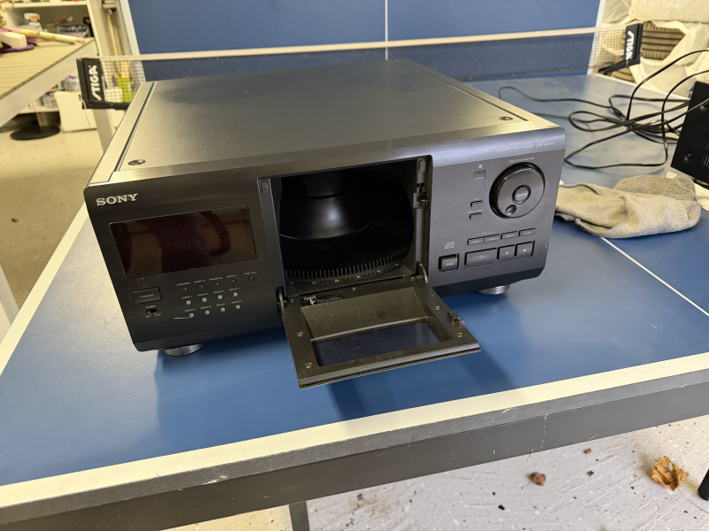 Sony 200 skivors CD spelare Sony 200 skivors CD spelare - Bild 2 av 2