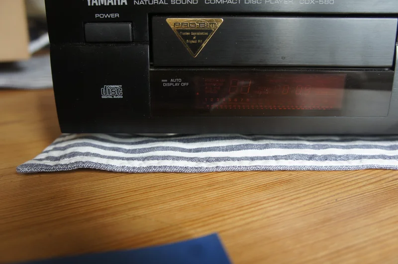 Yamaha CDX-580 Yamaha CDX-580 - Bild 2 av 5