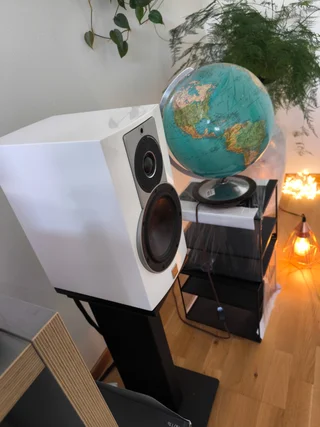 Dali Rubicon2 (Vit pianolack)