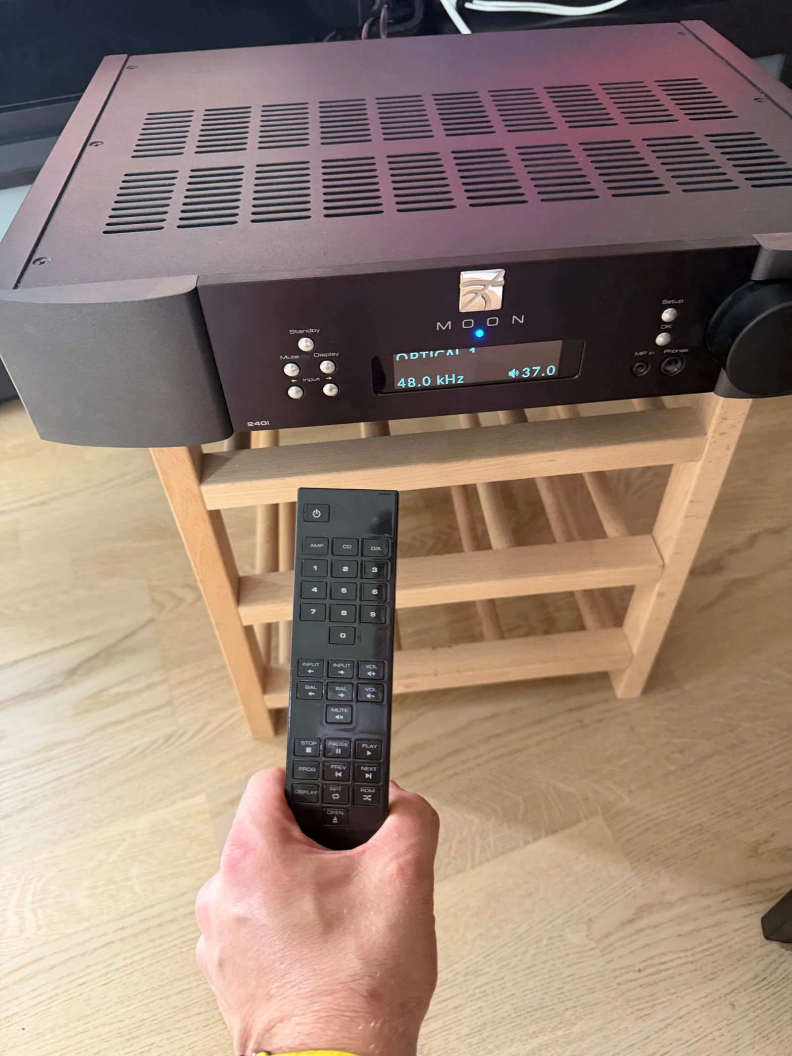 MOON 240i (Price Negotiable)