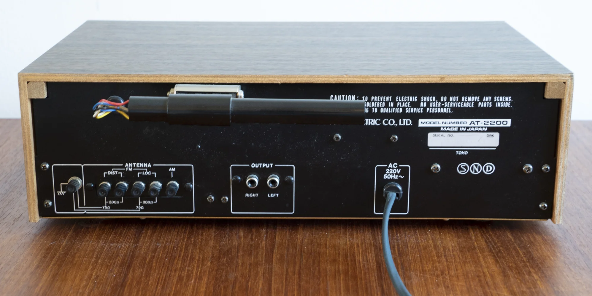 Akai AT-2200 Stereo Tuner (1976-79) Akai AT-2200 Stereo Tuner (1976-79) - Bild 4 av 5