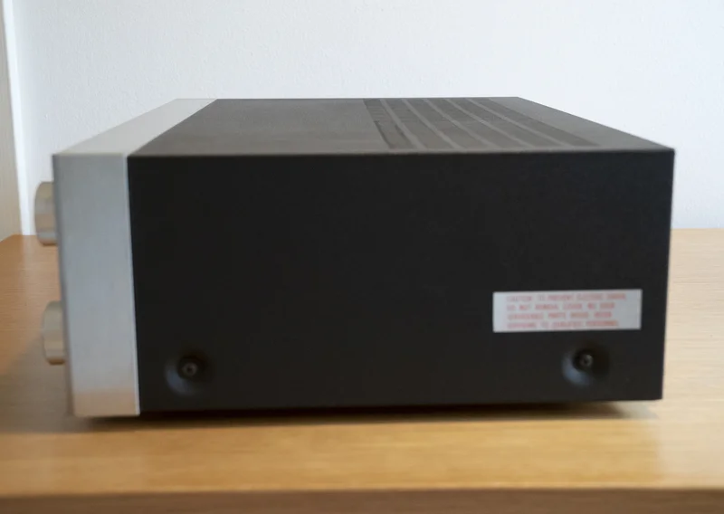 Harman Kardon HK560 AM/FM Solid State Receiver (1979) Harman Kardon HK560 AM/FM Solid State Receiver (1979) - Bild 3 av 5