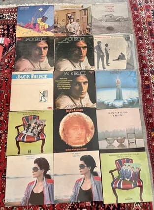 Låda med LP skivor plus 2 stereo8 tot ca 130 st mest ro...