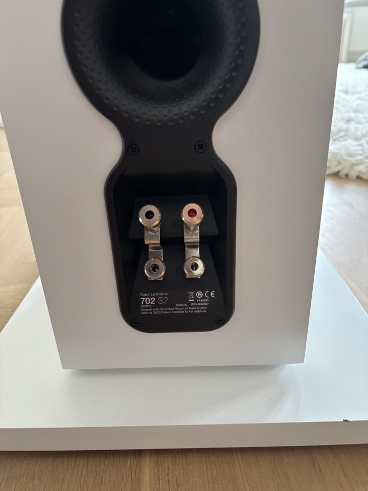 Bowers & Wilkins 702 S2