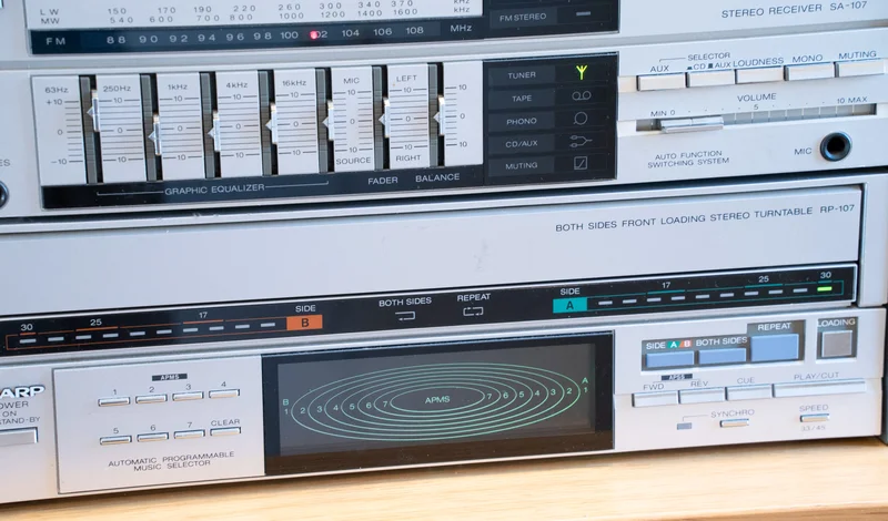 Sharp Stereopaket med unik helautomatisk skivspelare, kassettd&auml;ck & receiver - Bild 3 av 7