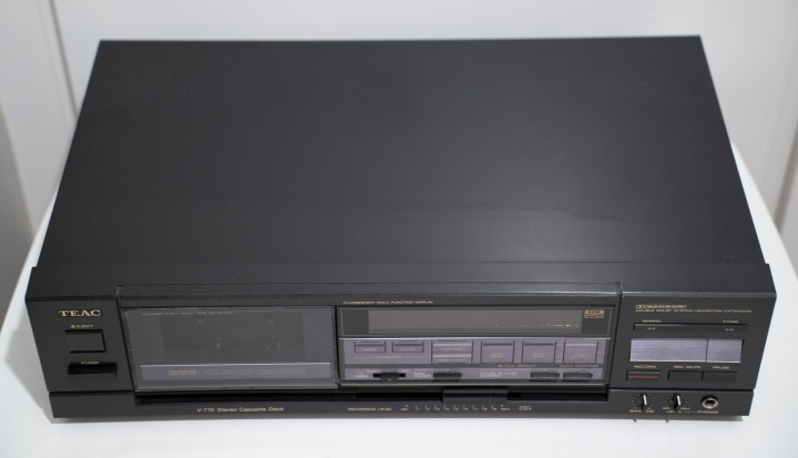 TEAC V-770 Stereo Cassette Recorder (1986-87)