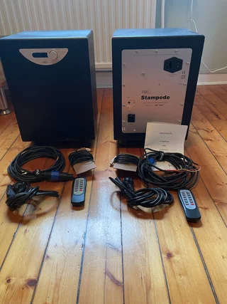 TVÅ ST REL  STAMPEDE SUBWOOFER