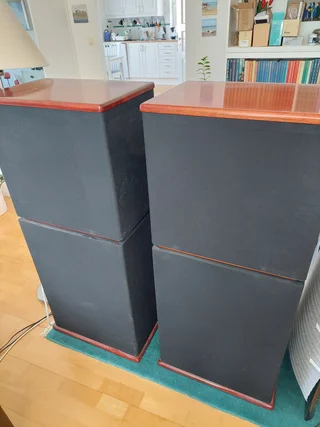 Von  SCHWEIGERT  RESEARCH  VR - 4     stereoh&ouml;gtalare