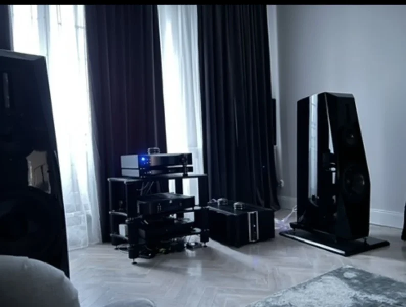 Aurum Cantus V12F Piano Black Edition Aurum Cantus V12F Piano Black Edition - Bild 6 av 8