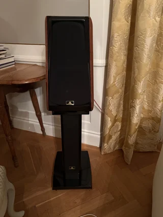 Aurum Cantus Leisure 6 med originalstativ och högtalark...