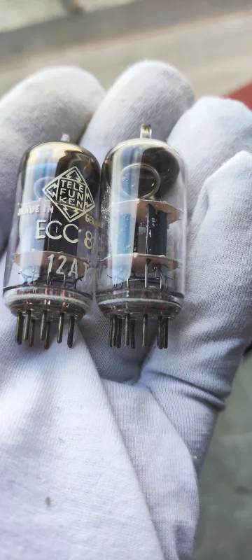 Matchat par Telefunken ECC81 (NOS) med 45-graders Matchat par Telefunken ECC81 (NOS) med 45-graders - Bild 4 av 5