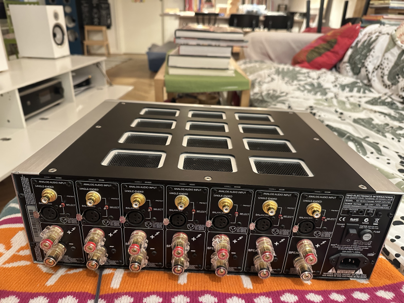 NAD M27 - High End-slutsteg (7x180W) - Bild 2 av 2