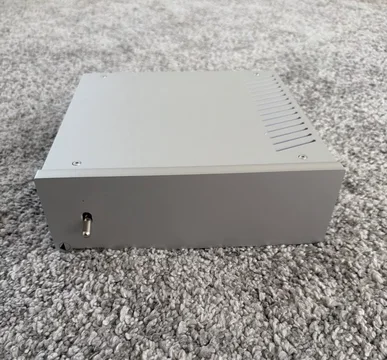 Pro-ject Power Box RS Uni 1-way, uppgraderad strömförsö... Pro-ject Power Box RS Uni 1-way, uppgraderad strömförsö...