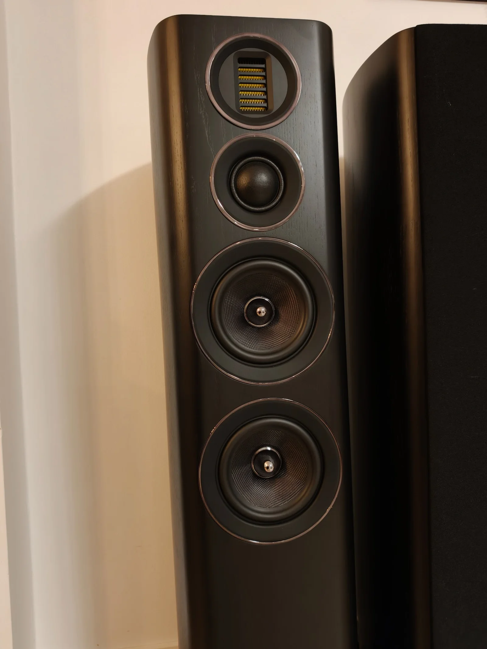 Wharfedale EVO 4.4 golvh&ouml;gtalare - Bild 2 av 4