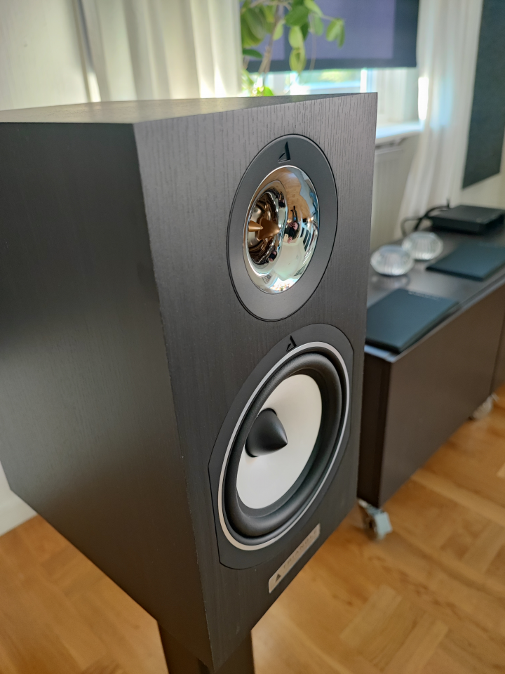 Triangle esprit Titus ez bytes mot dynaudio