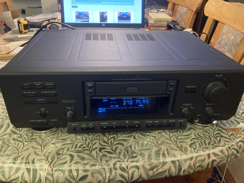 DCC spelare DCC 900 digitalt kassettdäck DCC spelare DCC 900 digitalt kassettdäck - Bild 1 av 2