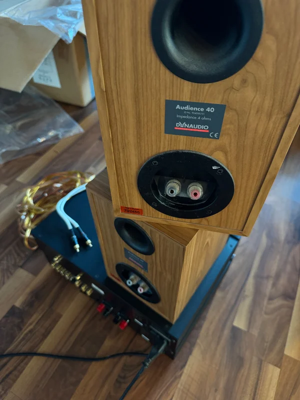 V&auml;lmatchat danskt hifi-system - Bild 7 av 7