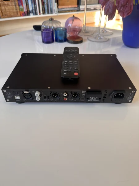 Questyle CMA Twelve h&ouml;rlursf&ouml;rst&auml;rkare/Dac - Bild 2 av 2