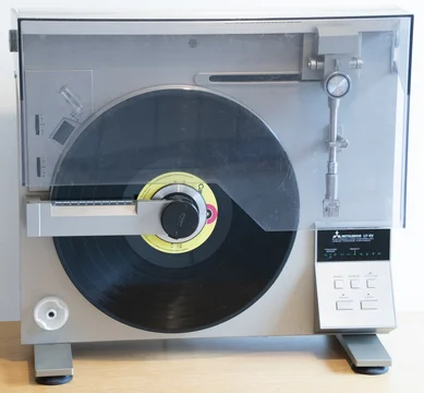 Mitsubishi LT-5V Vertical Linear Tracking Turntable (19...
