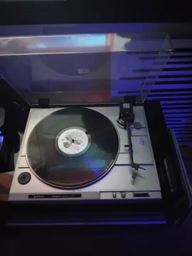 Hitachi HT-1 skivspelare Hitachi HT-1 skivspelare