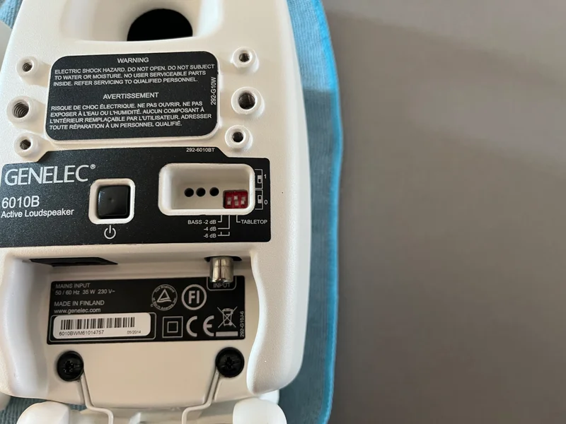 Genelec 6010B &ndash; vitt par i fint skick - Bild 6 av 8