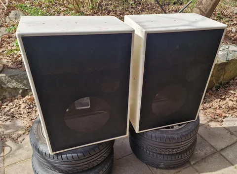 Två tomma lådor 12".