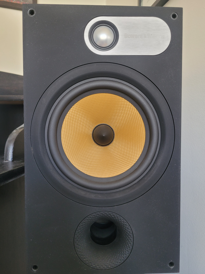 B&W Bowers & Wilkins 685 högtalare
