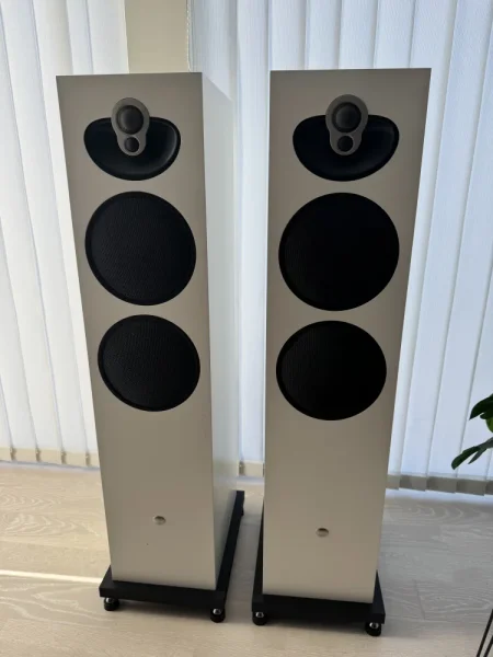 Linn Majik 140 med original aluminiumf&ouml;tter - komplett setup - Bild 2 av 2