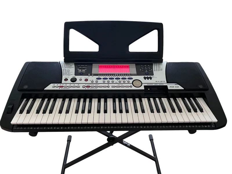 Yamaha PSR-550 PortaTone med stativ & notställ Yamaha PSR-550 PortaTone med stativ & notställ - Image 1 of 6