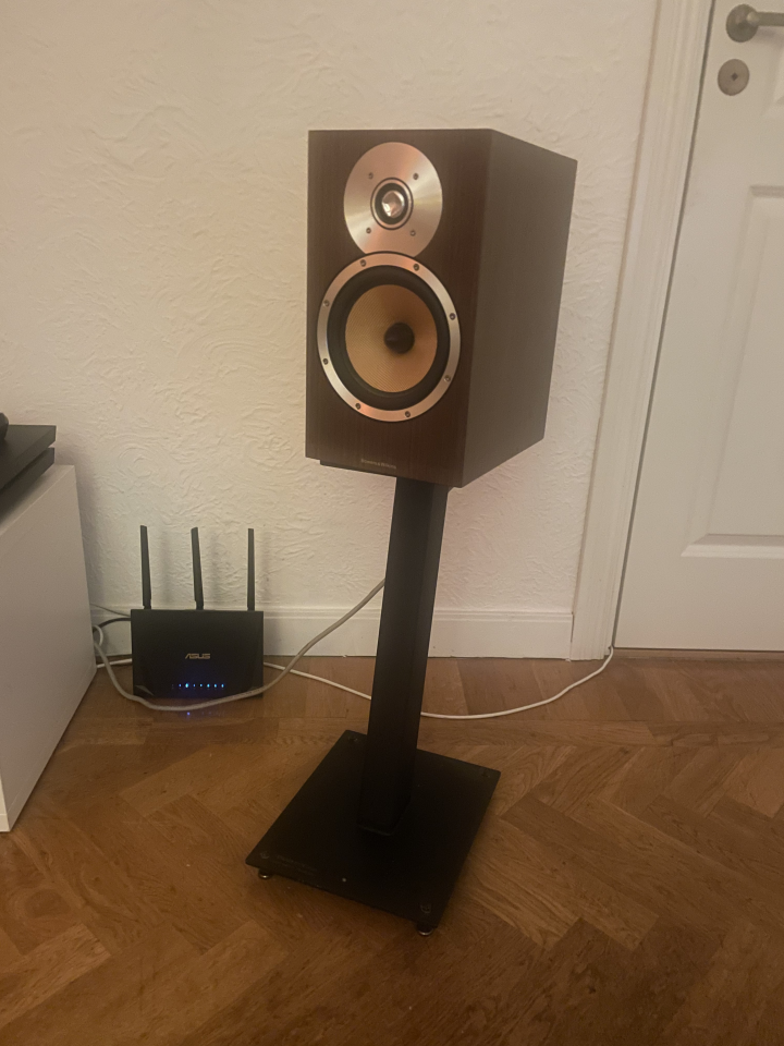Bowers & Wilkins CM5 (mk1 Originals) and Stativ