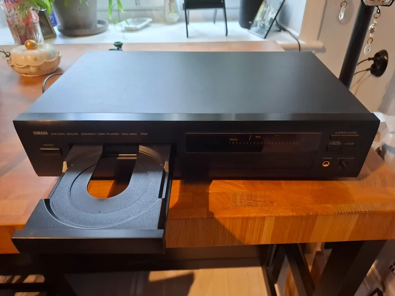Yamaha CDX-860 CD-spelare Yamaha CDX-860 CD-spelare - Bild 2 av 4