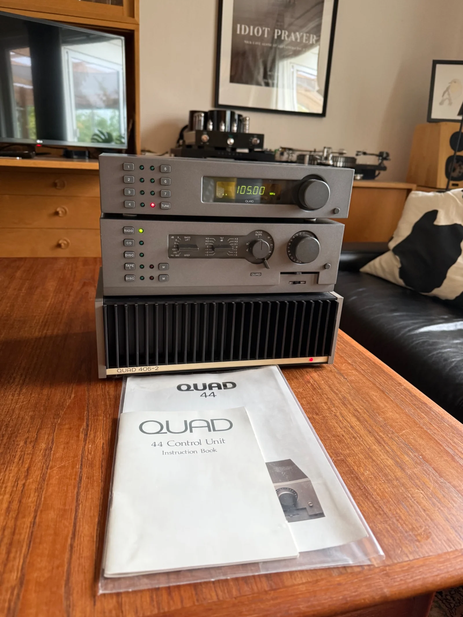 Quad 405-2 slutsteg, 44 control unit samt FM4 radio - Bild 1 av 3
