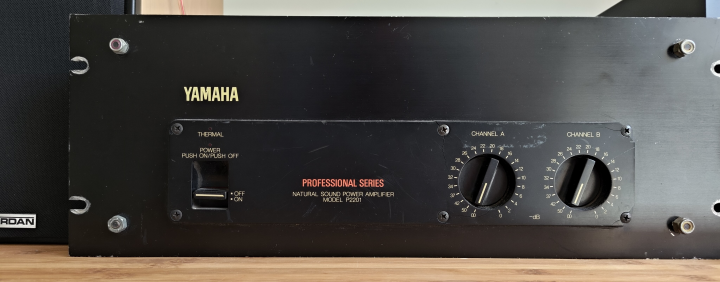 Yamaha P2201 PA-slutsteg 2*200 W 8 Ohm