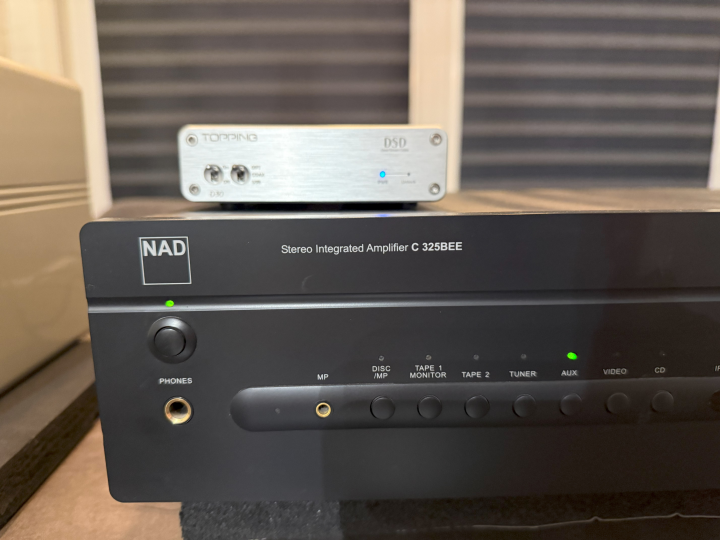 NAD 325 BEE Stereo Förstärkare