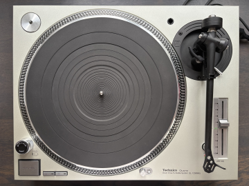 Technics SL 1200 MK5 med Rega RB330 arm