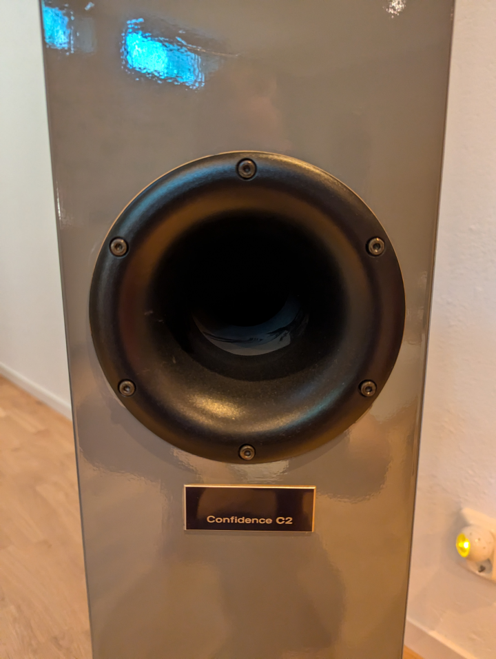 Dynaudio Confidence C2 (Esotar2 diskanter) + Cambridge Audio CXN V2 – Paketpris 45 000 kr