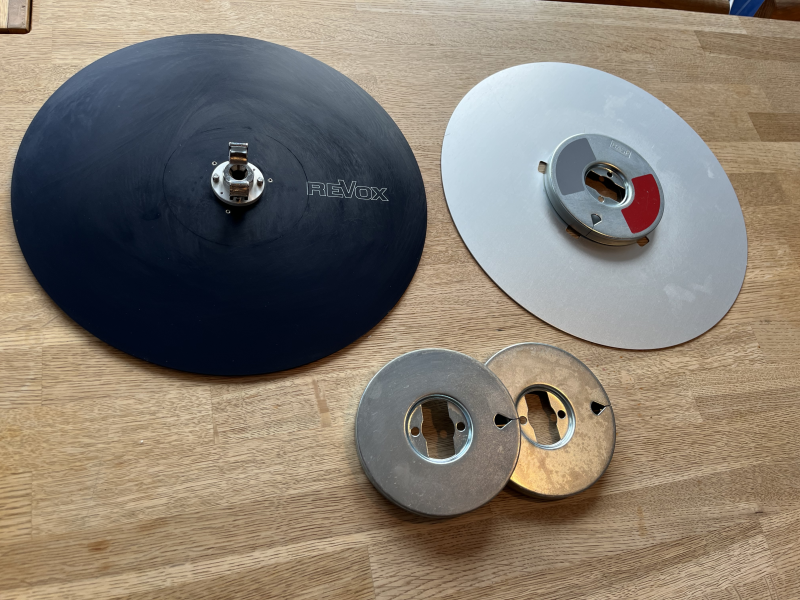Revox AEG nab studio rullband-hållare - svart + alu tallrik Revox AEG nab studio rullband-hållare - svart + alu tallrik - Bild 3 av 3