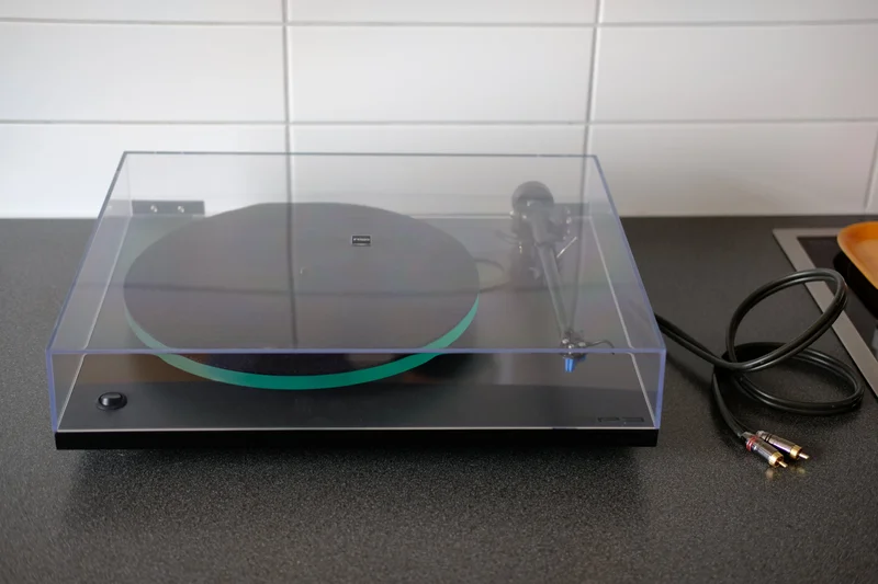 Rega RP3 + Rega Elys 2 &ndash; Nyskick - Kuva 1 / 6