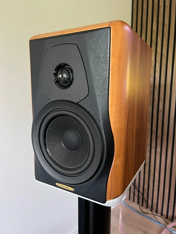 Sonus Faber Electa Amator 3 i nyskick s&auml;ljes - Bild 3 av 3