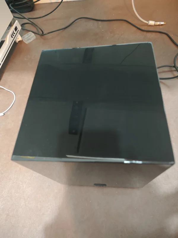 Quad LF66 active subwoofer - Bild 4 av 6