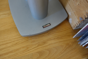 Dynaudio Emit M20 med Dynaudio Stativ