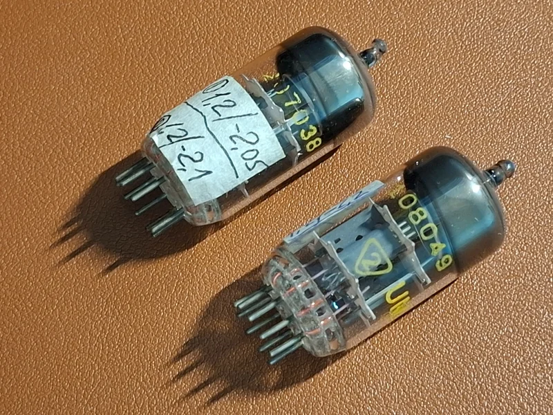 RFT ECC83 / 12AX7 – Matchat NOS-par – Tysk kvalitet RFT ECC83 / 12AX7 – Matchat NOS-par – Tysk kvalitet - Bild 4 av 6