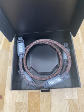 Ansuz D2 -2m strömkabel 