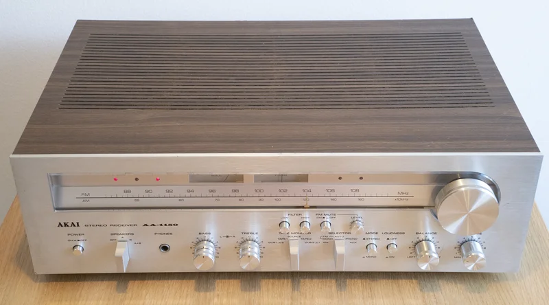 Akai AA-1150 AM/FM Stereo Receiver (1978-79) - Bild 2 av 5