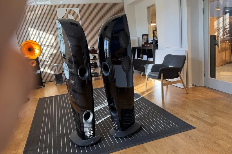KEF BLADE TWO - Begagnade highendh&ouml;gtalare - Bild 2 av 4