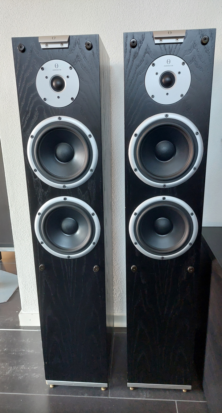 Audiovector Mi3 högtalare