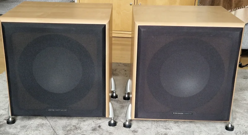 Ett par mycket v&auml;lv&aring;rdade 10-tums subwoofers med digitala slutsteg - Bild 1 av 5